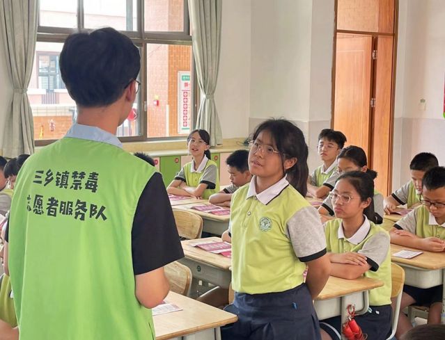 三鄉(xiāng)鎮(zhèn)開展“開學(xué)第一課，無毒伴我行”禁毒教育宣傳活動(dòng)圖片4_副本.jpg